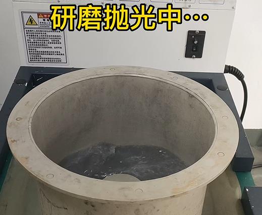 正在CNC機(jī)加工鋁件去刀紋去毛刺